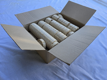Ekologiczny Polski brykiet drzewny w kartonie do kominka kozy 10kg