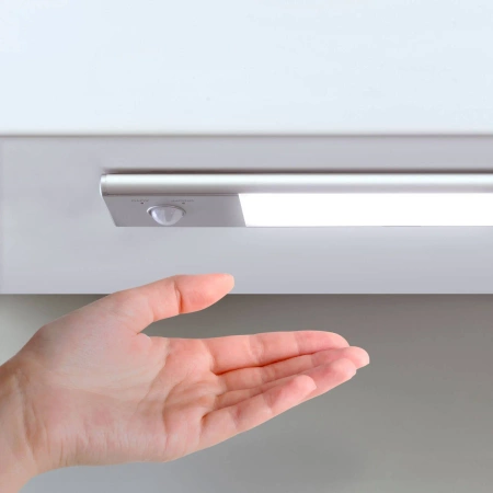 Półka drewniana dębowa 130x25x2cm w zestawie z lampą LED Kaus 60 cm z czujnikiem ruchu Anodowany mat