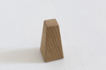 Noga dębowa lakierowana wysokość 20cm  